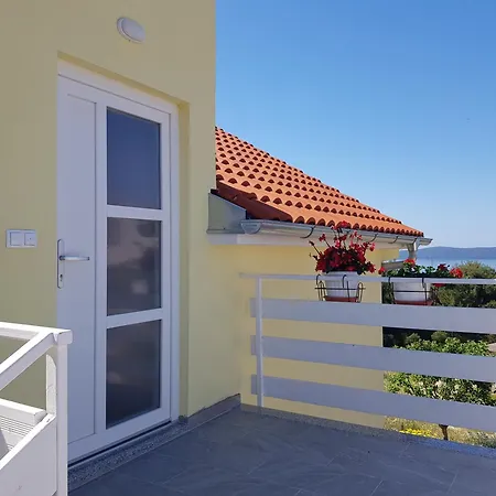 Sea View Suzana *